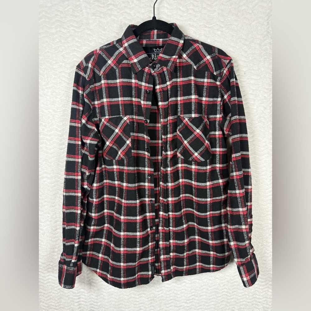 blue crown Stylish Black and Red Plaid Men's Shirt. Size XL